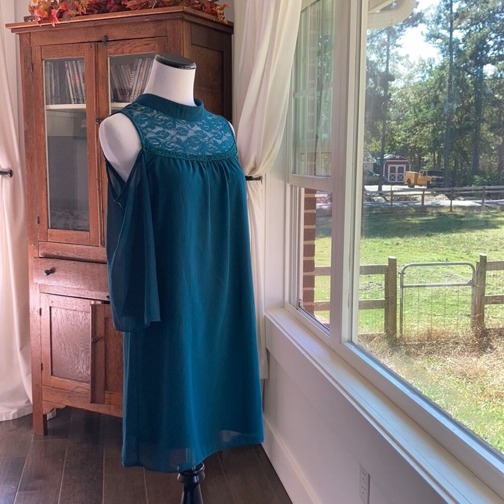 A. Byer Green Cold Shoulder Shift Dress, Size S
